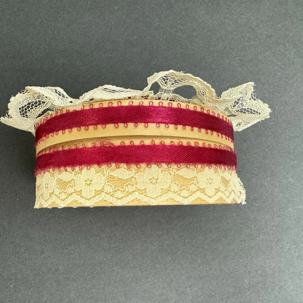 Vintage Round Lace Satin Roses Small Jewelry Trinket  Box